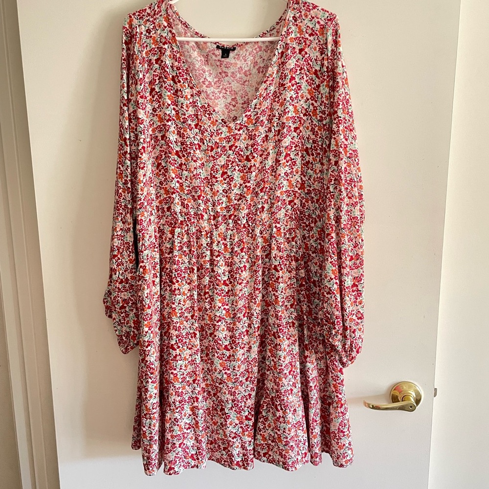Bright florals long sleeve dress w/ Pockets!